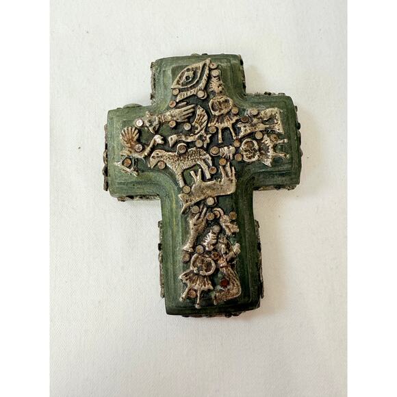 El Miligro Del Arte Small Green Cross With Metal Charms - Picture 4 of 10